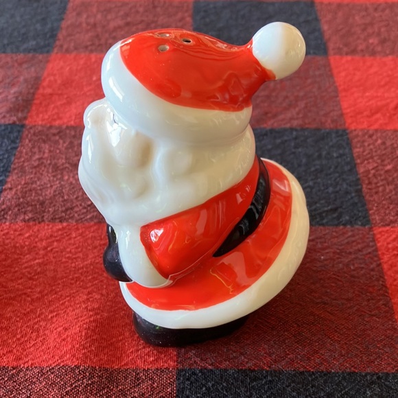 EUC Santa and Mrs Claus salt and pepper shakers - Picture 6 of 9